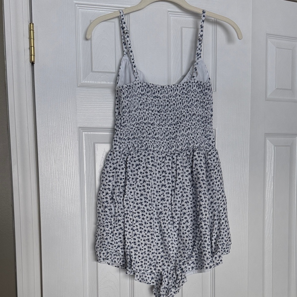 Hollister Floral Romper - Picture 14 of 15
